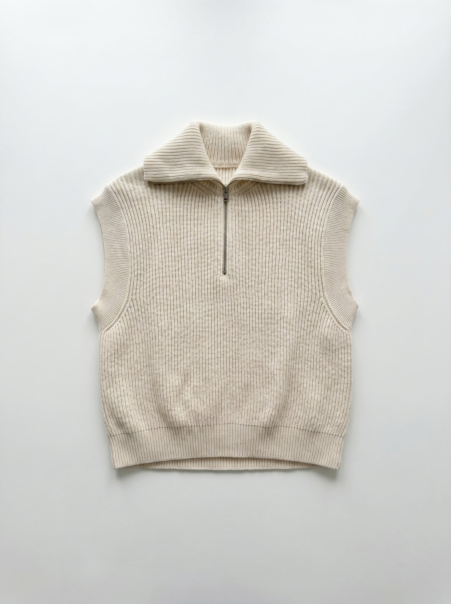 Pull_sans_manche_beige_Armadangels_Seconde_main_femme