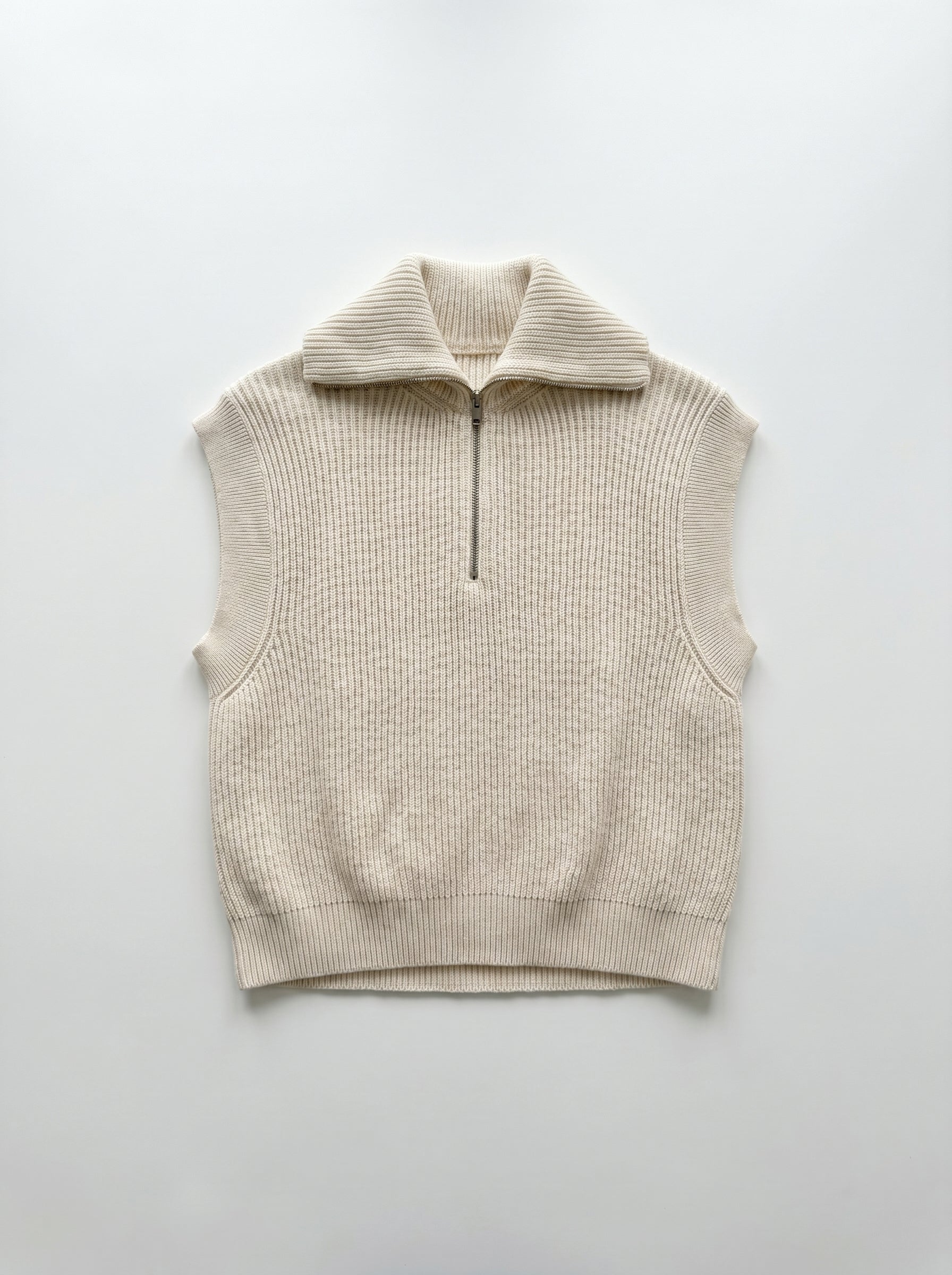 Pull_sans_manche_beige_Armadangels_Seconde_main_femme